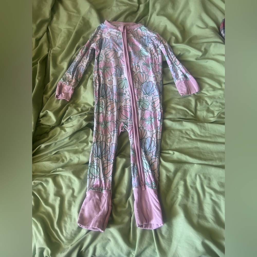 Blush Lotus Seashell Zippie